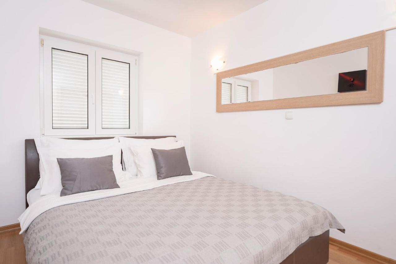 Villa Dalmatia Apartments Bol Eksteriør billede